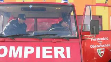 Incendiu într-o hală din Buzău: Șase microbuze și două mașini au ars