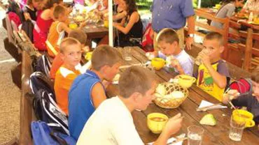 Brașov: 19 copii aflați la un turneu de fotbal au ajuns la spital cu toxiinfecție alimentară