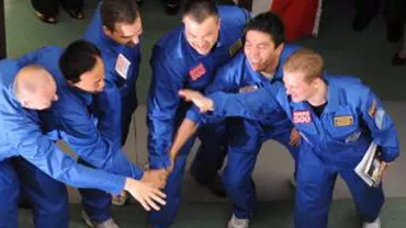 Record pentru cea mai lungă misiune spațială: Astronauții care au petrecut 438 de zile într-o capsulă (FOTO)