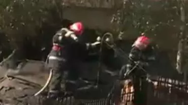 Incendiu în Capitală: O casă a ars și alte două au fost afectate de un incendiu izbucnit la o magazie