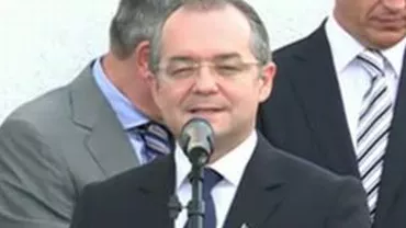 Emil Boc, la inaugurarea Complexului Sportiv FRF de la Buftea: Vezi ce cadou a primit premierul