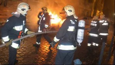 Pitești: Un incendiu puternic a izbucnit la un depozit de material lemnos