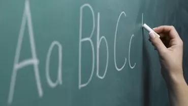 Liceenii vor da dictări, elevii din gimnaziu vor face alfabetizare. Află noile măsuri din educație!