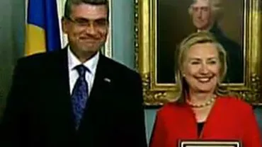 Baconschi, către Clinton: „Dragă Hillary, facem cu modestie istorie”