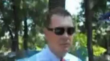 Un șofer devotat apără limuzina cu stroboscoape a șefului: „Există oameni care răspund în fața lui Dumnezeu”