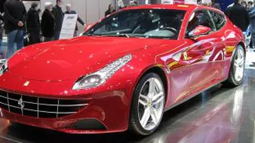 Ferrari lansează modelul FF, primul Ferrari cu patru locuri și tracțiune integrală