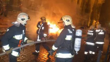 Baia Mare: Un incendiu puternic a izbucnit la acoperișul unui centrul comercial