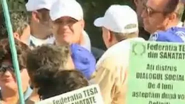 Incident la protestul de la Ministerul Muncii: O femeie a ajuns la spital după ce a fost lovită de o mașină