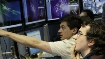 Fizicienii de la CERN: Există particule cu o viteză mai mare decât cea a luminii