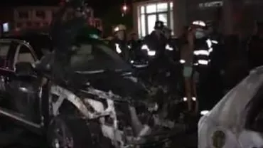 Două mașini au luat foc pe o stradă din Târgoviște