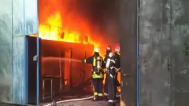 Incendiu la Sibiu: O hală a unei fabrici a ars, flăcările cuprinzând și o sală de spectacol a unui teatru