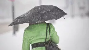 Vin ploile în luna Octombrie