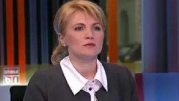 Andreea Paul Vass: Elena Băsescu sub povara tinereții. Oboseala joacă feste limbii române