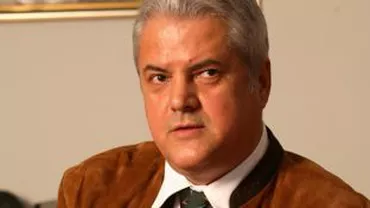 Adrian Năstase a oferit parlamentarilor câte un plic cu timbre înfățișându-l pe Regele Mihai