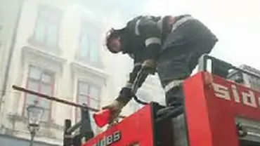 Un incendiu a izbucnit la o clădire din Centrul Vechi al Bucureştiului