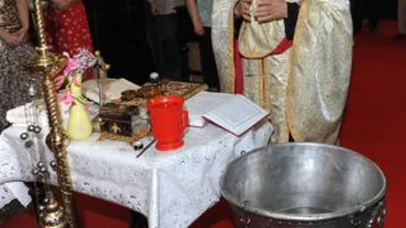 Botez traumatizant în București: Bebelușul a intrat în convulsii! "Preotul ne cerea să avem încredere în Dumnezeu"