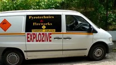 Craiova: Polițiștii au descoperit 120 de tone de materiale pirotehnice într-o stație de pompare gaz