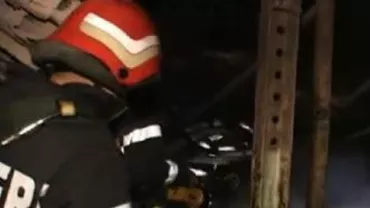 Târgu Jiu: Un bărbat în stare de ebrietate a incendiat ușa Primăriei și un garaj