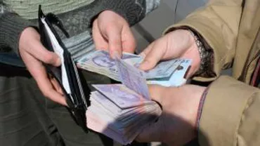 Legea care interzice cămătăria, promulgată de Băsescu: Se aplică pedepse de până la 5 ani de închisoare