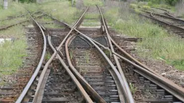 Călărași: Focuri de armă pentru prinderea unor hoți de cablu de cale ferată