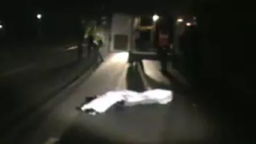 Arad: Un tânăr a fost găsit mort pe marginea drumului. Polițiștii cred că a fost lovit de un tramvai