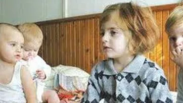 Românii cu domiciliul în străinătate pot recurge la adopții în România
