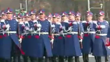 Muzică de fanfară în Capitală: Peste 1.200 de militari defilează la repetiția pentru parada ce va fi organizată de Ziua Naţională