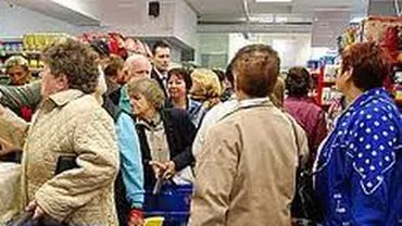 Goana după tigăi ajunge în Suceava: Sute de oameni au îndurat frigul pentru promoții (VIDEO)