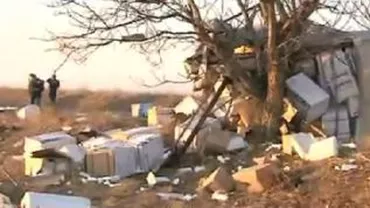 Sibiu: Trafic blocat după ce un șofer beat a răsturnat TIR-ul pe care îl conducea