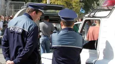 Suceava: Un polițist a fost înjunghiat în timp ce încerca să aplaneze un conflict. Agresorul a fost împușcat în abdomen