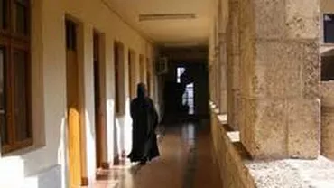 Fosta maică stareță care a născut gemene rămâne internată în spital. Starea ei de sănătate este stabilă