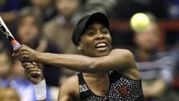 Moment stânjenitor pentru Venus Williams: Vezi ce a pățit jucătoarea de tenis la un meci de caritate (VIDEO)