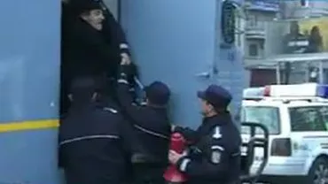 Protest cu incidente în Piaţa Universităţii de Ziua Internațională a Drepturilor Omului: Mai multe persoane au fost reținute