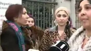 Mai multe vrăjitoare au protestat la Palatul Parlamentului împotriva impozitării practicilor oculte (VIDEO)