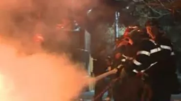 Incendiu la un atelier de tâmplărie din Gherla: Un pompier a fost rănit în timpul intervenției
