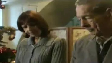 Cum își petrece familia regală sărbătorile de iarnă: Regele Mihai a primit colindătorii la castelul de la Săvârșin (VIDEO)