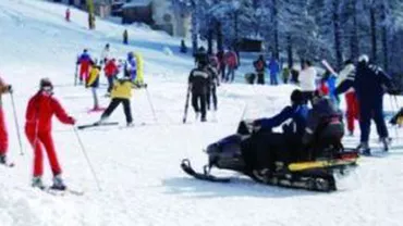 Stațiunile de pe Valea Prahovei, luate cu asalt de sute de turiști: Află cum se schiază la munte