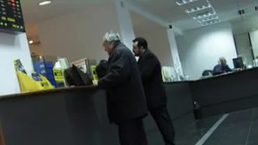 BNR: Românii au economisit în noiembrie cu 0,9% mai mult, dar gradul de îndatorare s-a majorat cu 1,3%