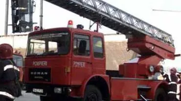 Explozie urmată de un incendiu la un bar din Târgoviște. Doi oameni au fost răniți