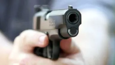 Timiș: Un polițist în vârstă de 28 de ani a încercat să se sinucidă împușcându-se în cap