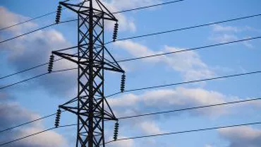 Aproape 100 de localităţi din judeţul Giurgiu au rămas pe întuneric în urma furtunilor: 28 de linii electrice au fost afectate