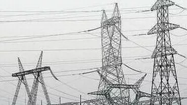 Aproape 40 de localităţi din Prahova şi Dâmboviţa au rămas fără energie electrică din cauza vântului