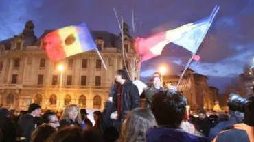 Ghiveciul căzut de la un balcon în timpul protestelor de la Sibiu a fost aruncat cu intenție. Poliția a deschis dosar penal