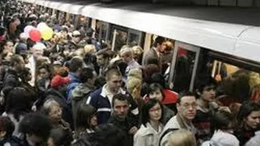 Metrorex suplimentează numărul de trenuri din cauza afluxului sporit de călători