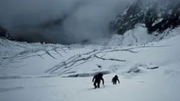 Risc maxim de avalanșă în Masivul Făgăraș. Salvamontiștii recomandă turiștilor să nu se aventureze pe creastă