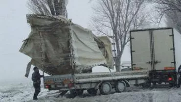 Ger și temperaturi scăzute: 13 drumuri naționale au fost închise din cauza viscolului