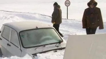 România, acoperită de zăpadă: Circulația pe șase drumuri naționale a fost închisă din cauza viscolului
