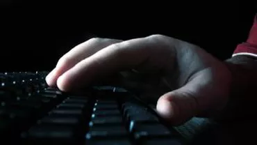 Cine este TinKode? A fost corigent în liceu, dar a pus americanii pe jar. Totul despre hackerul român Răzvan Cernăianu