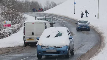 Viscolul blochează Capitala: A1 și A2 sunt închise, la fel și ieșirile spre Giurgiu și Buzău. Zeci de TIR-uri sunt blocate pe A2