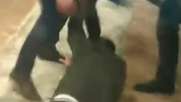 Scandal la un fast-food din Iaşi: Un tânăr a fost bătut pentru că nu a respectat rândul când a comandat de mâncare (VIDEO)
